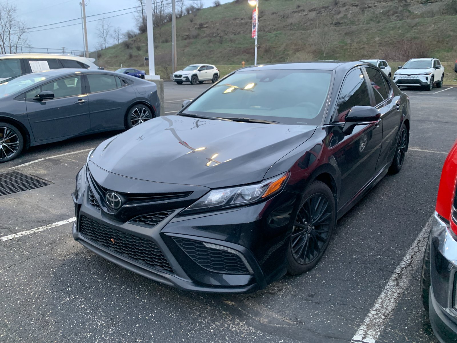 2022 Toyota Camry SE photo 4