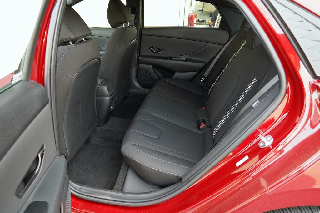 2025 Hyundai Elantra SEL Sport photo 19