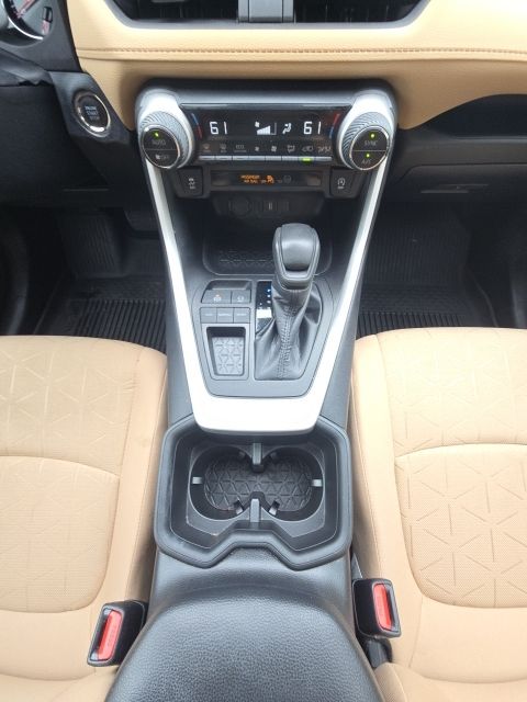 2022 Toyota RAV4 XLE photo 26