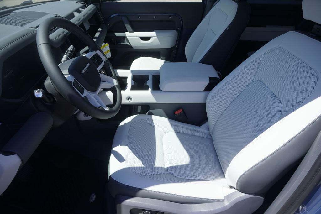 2025 Land Rover Defender 90 X-Dynamic SE photo 17
