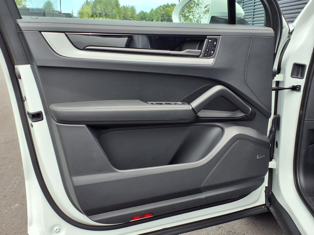 2025 Porsche Cayenne E-Hybrid photo 15