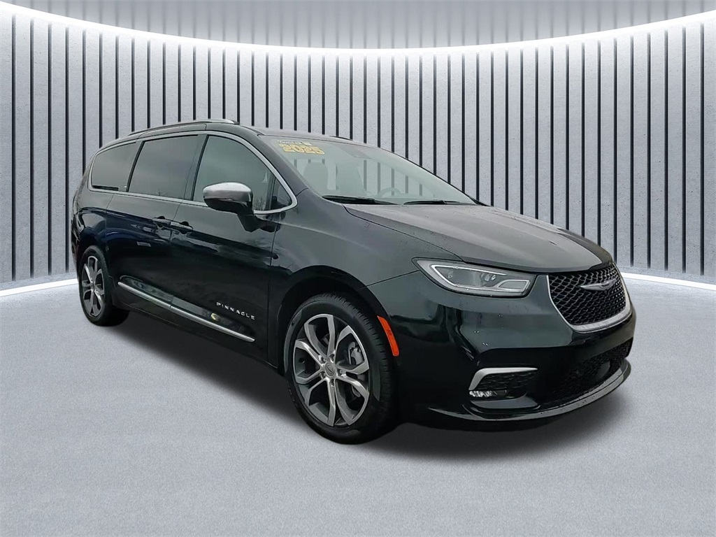 2025 Chrysler Pacifica Pinnacle's photo