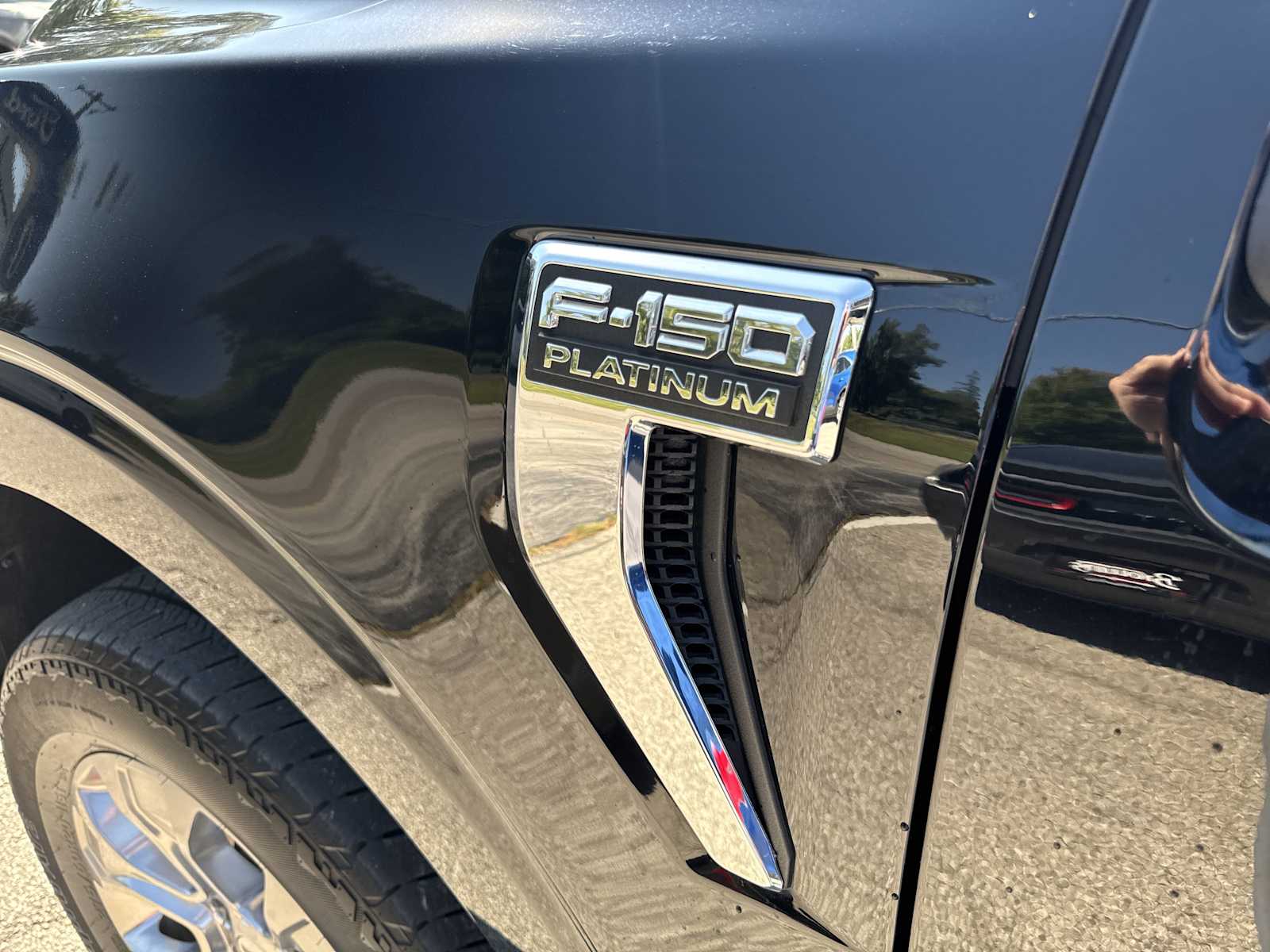 2023 Ford F-150 Platinum photo 21