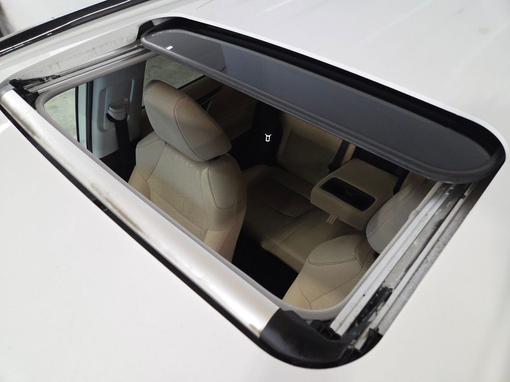 2023 Toyota RAV4 Hybrid XLE photo 29