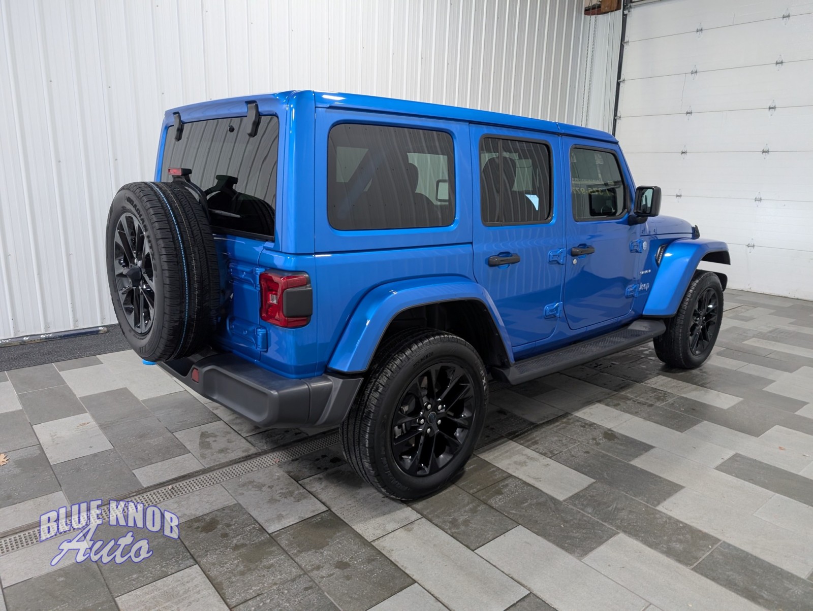2024 Jeep Wrangler 4xe Sahara photo 3