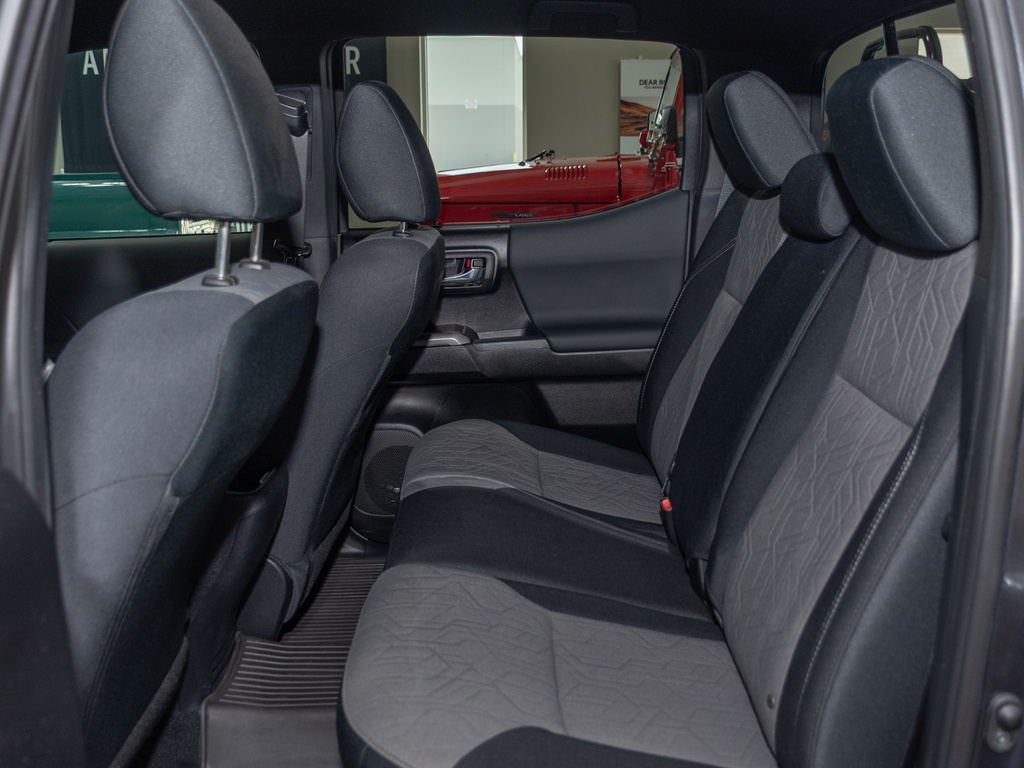 2021 Toyota Tacoma TRD Off-Road photo 14