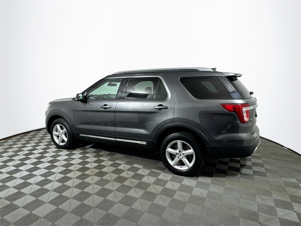 2017 Ford Explorer XLT photo 12
