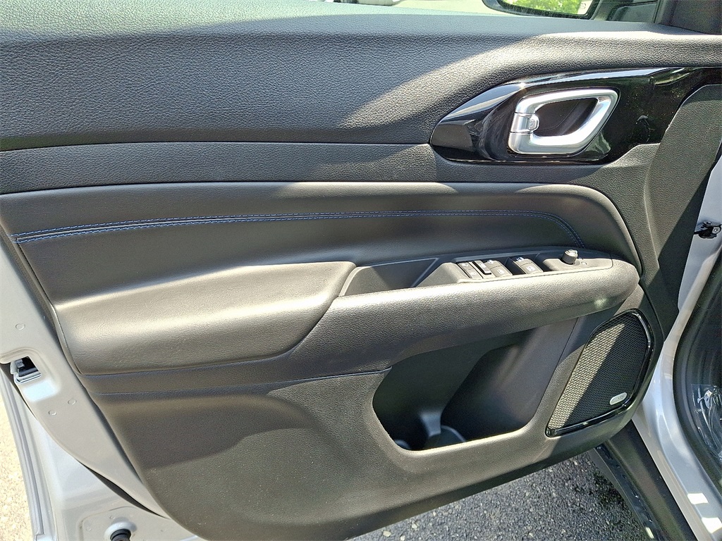 2025 Jeep Compass Limited photo 8