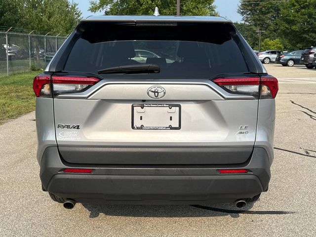 2022 Toyota RAV4 LE photo 4