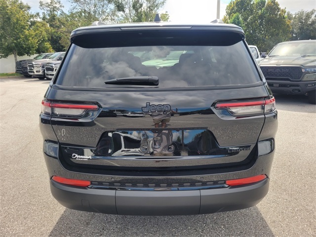 2025 Jeep Grand Cherokee Limited photo 3