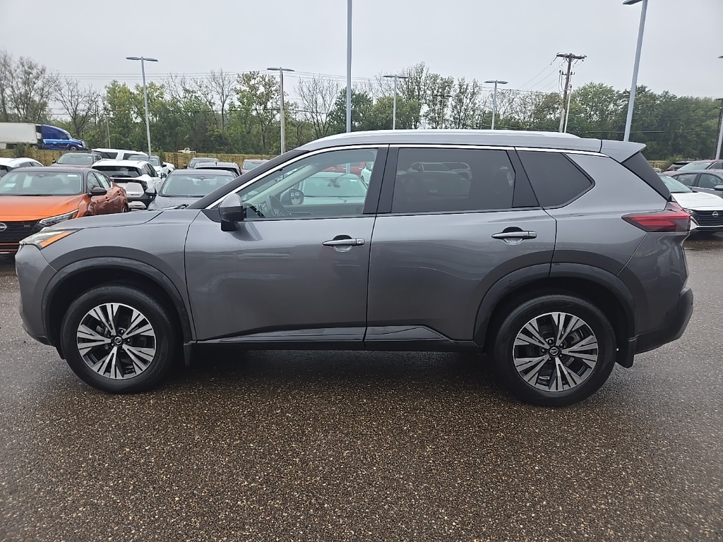 2021 Nissan Rogue SV photo 2