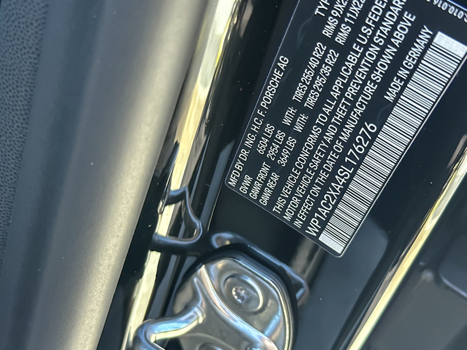 2025 Porsche Macan Turbo Electric photo 26