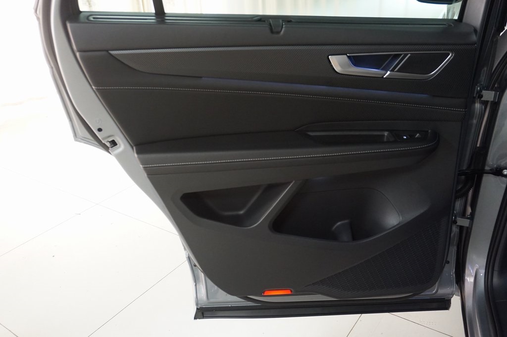2026 Volkswagen Atlas Cross Sport SEL R-Line photo 27