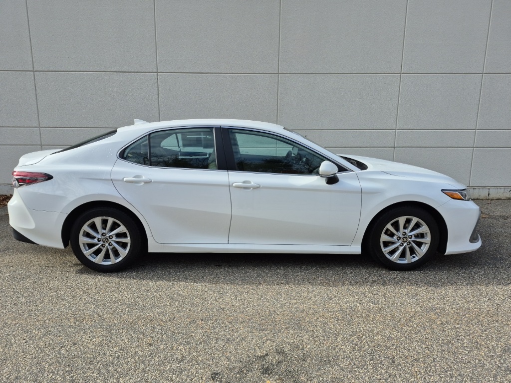 2023 Toyota Camry LE photo 3