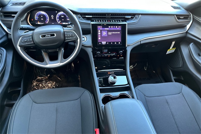 2025 Toyota RAV4 LE photo 3