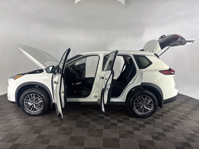 2026 Nissan Rogue S photo 13