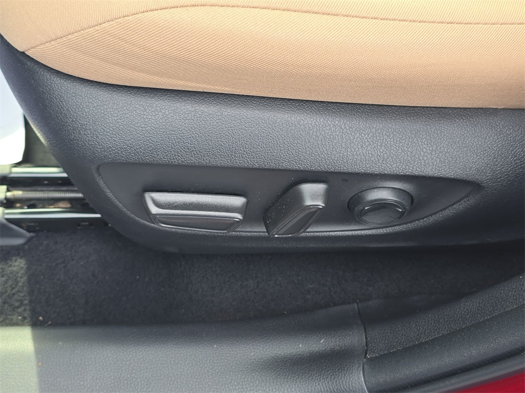 2022 Toyota RAV4 XLE photo 16