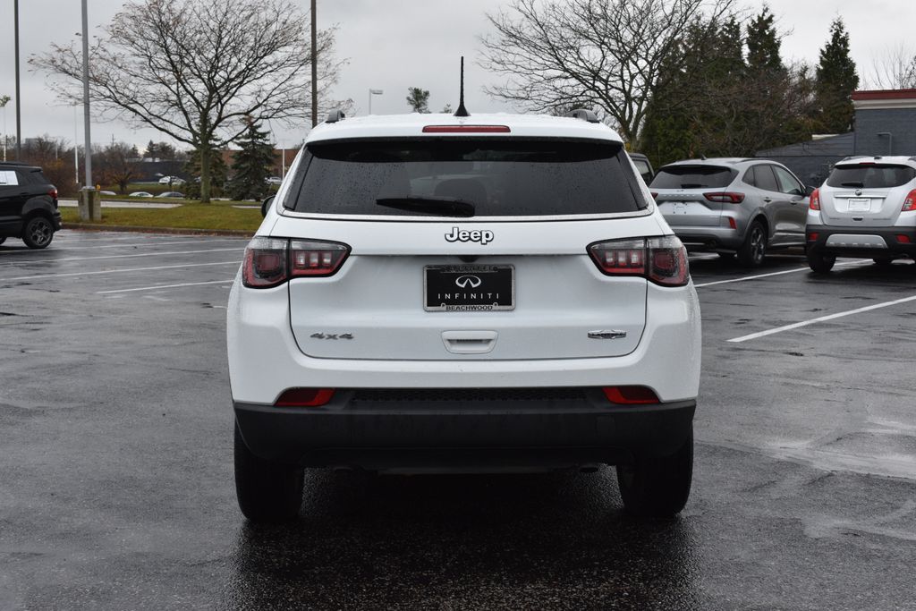 2024 Jeep Compass Latitude photo 3