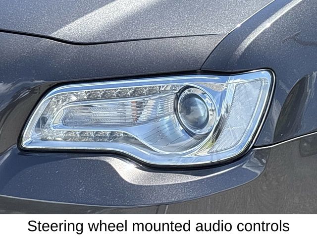 2019 Chrysler 300 Touring photo 5