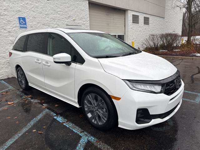 2026 Honda Odyssey Touring's photo