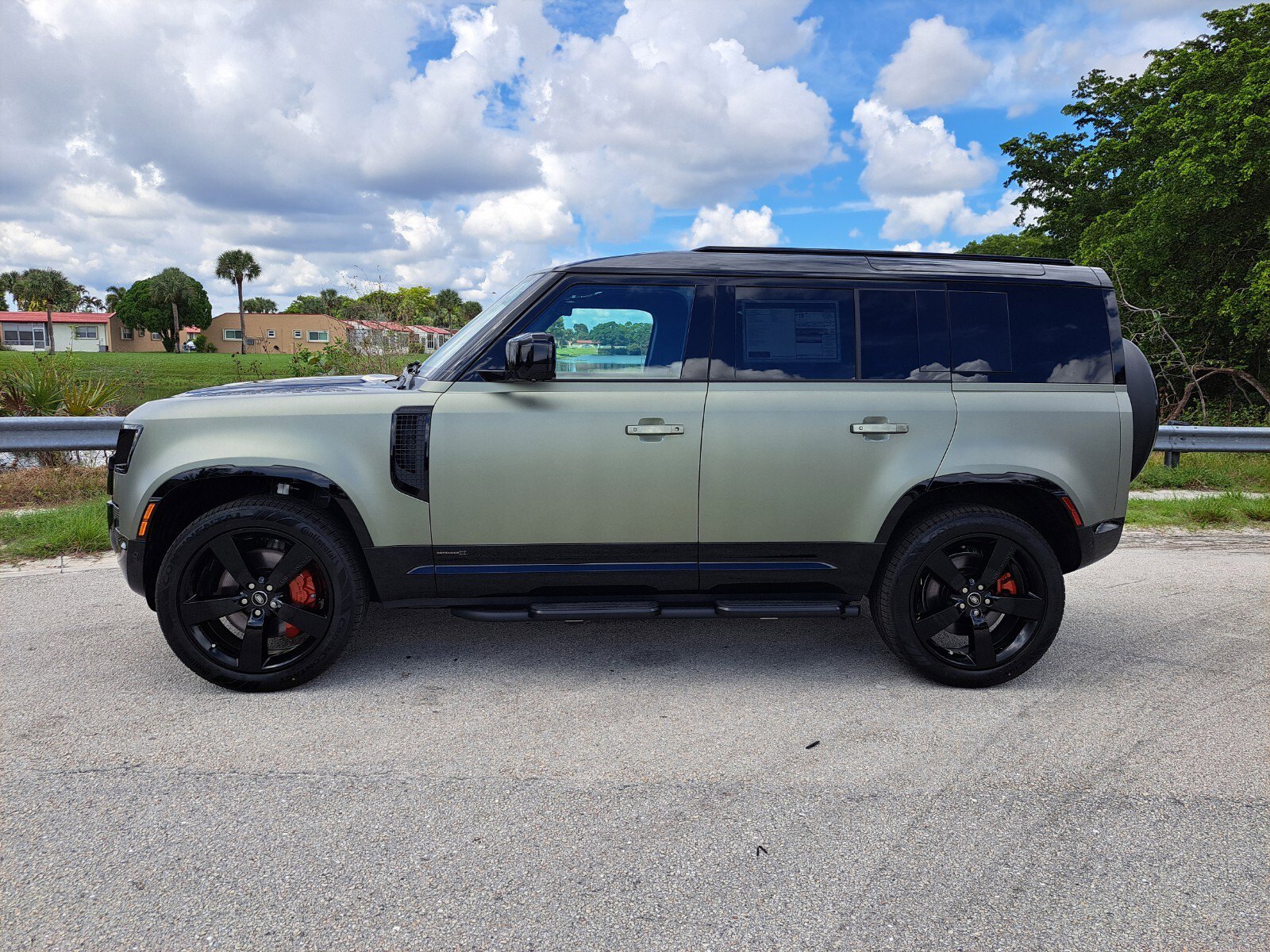 2025 Land Rover Defender X photo 5