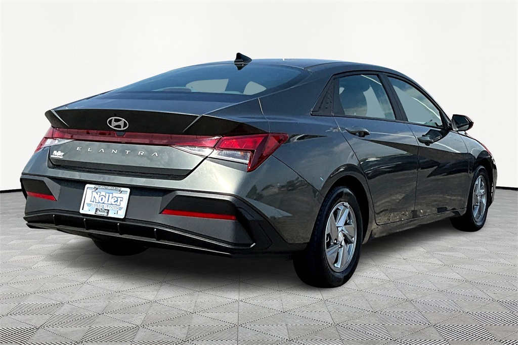 Used 2024 Hyundai Elantra SE with VIN KMHLL4DG0RU637717 for sale in Kansas City
