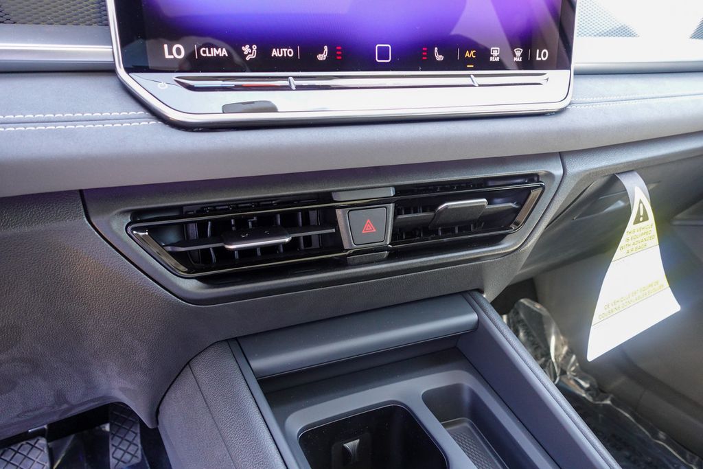 2025 Volkswagen Tiguan SE photo 13