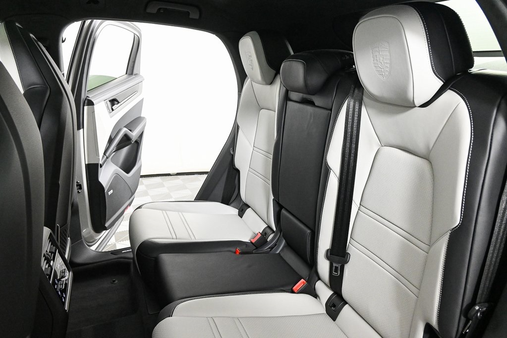 2026 Porsche Cayenne GTS Coupe photo 18