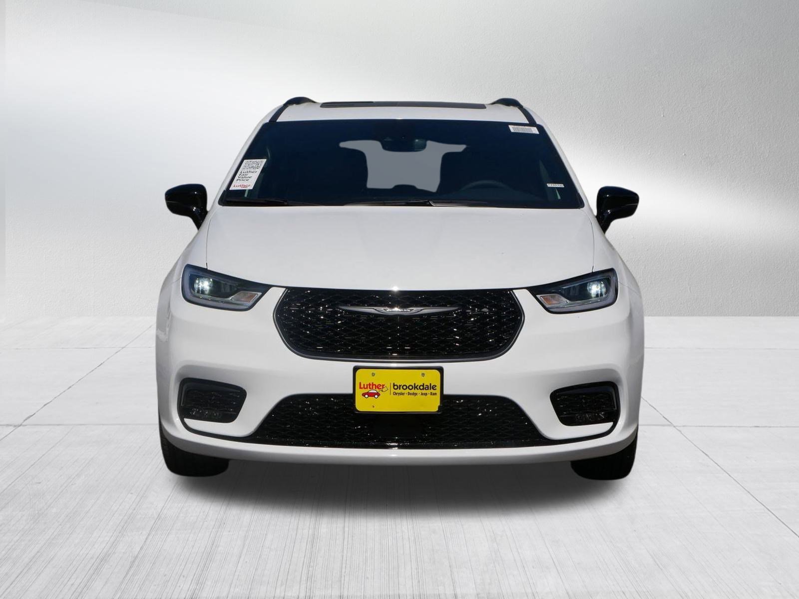 2026 Chrysler Pacifica Limited photo 2