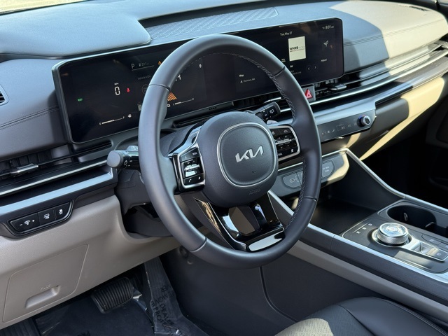 2025 Kia Carnival LXS photo 2