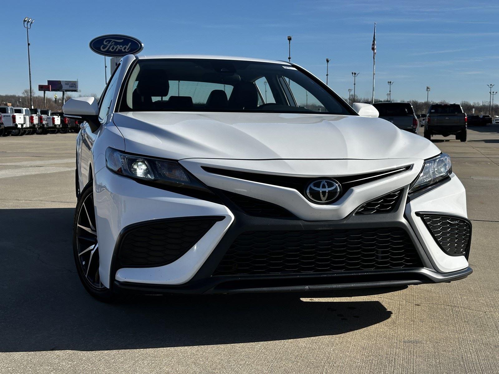 Used 2024 Toyota Camry SE with VIN 4T1G11AK9RU867450 for sale in Kansas City