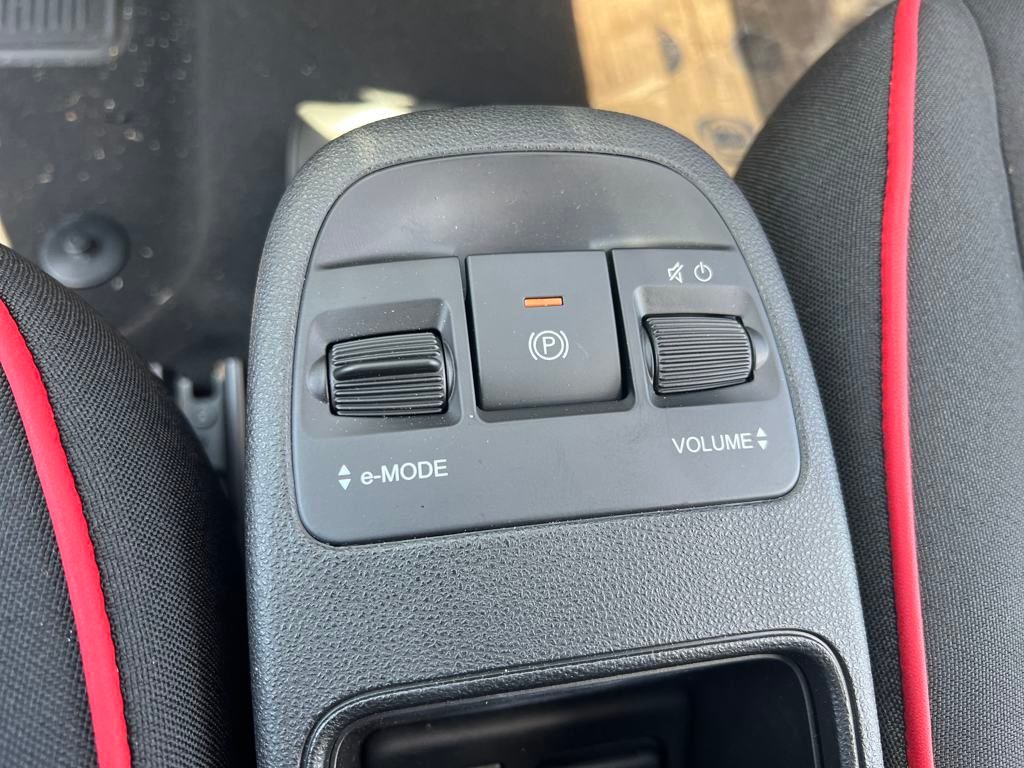 2024 Fiat 500e Red photo 4