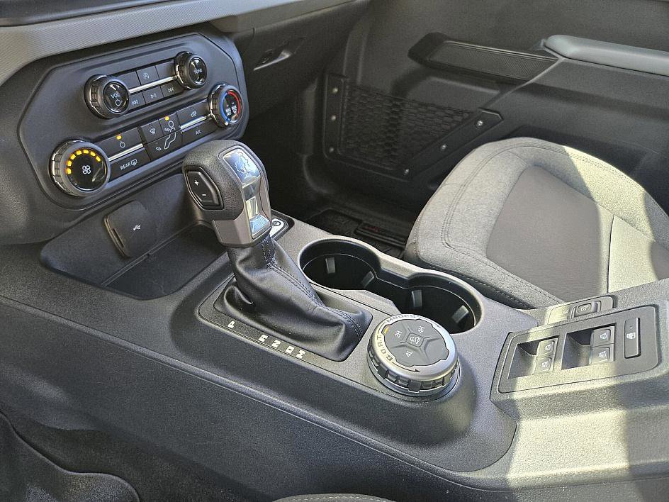 2022 Ford Bronco Base photo 22