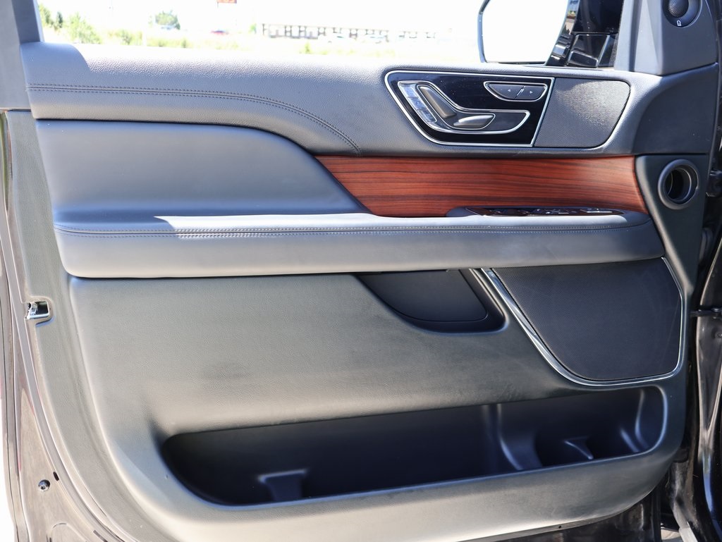 2024 Lincoln Navigator L Standard photo 23