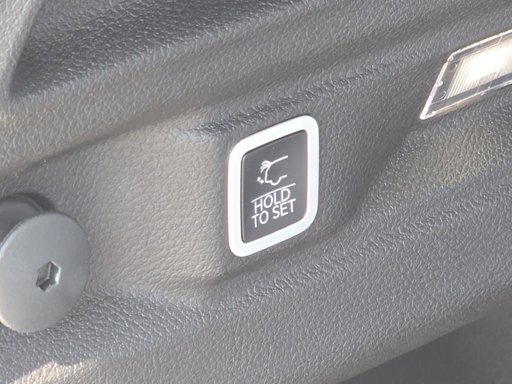 2025 Jeep Grand Cherokee Laredo photo 12