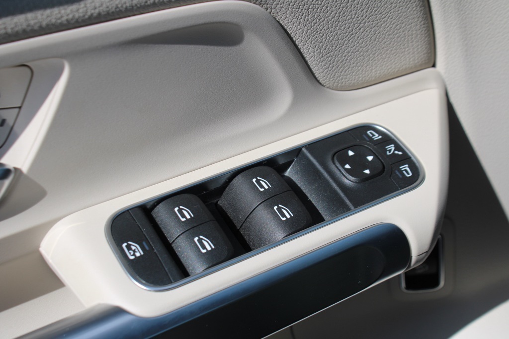 2024 Mercedes Benz EQB 250+ photo 8