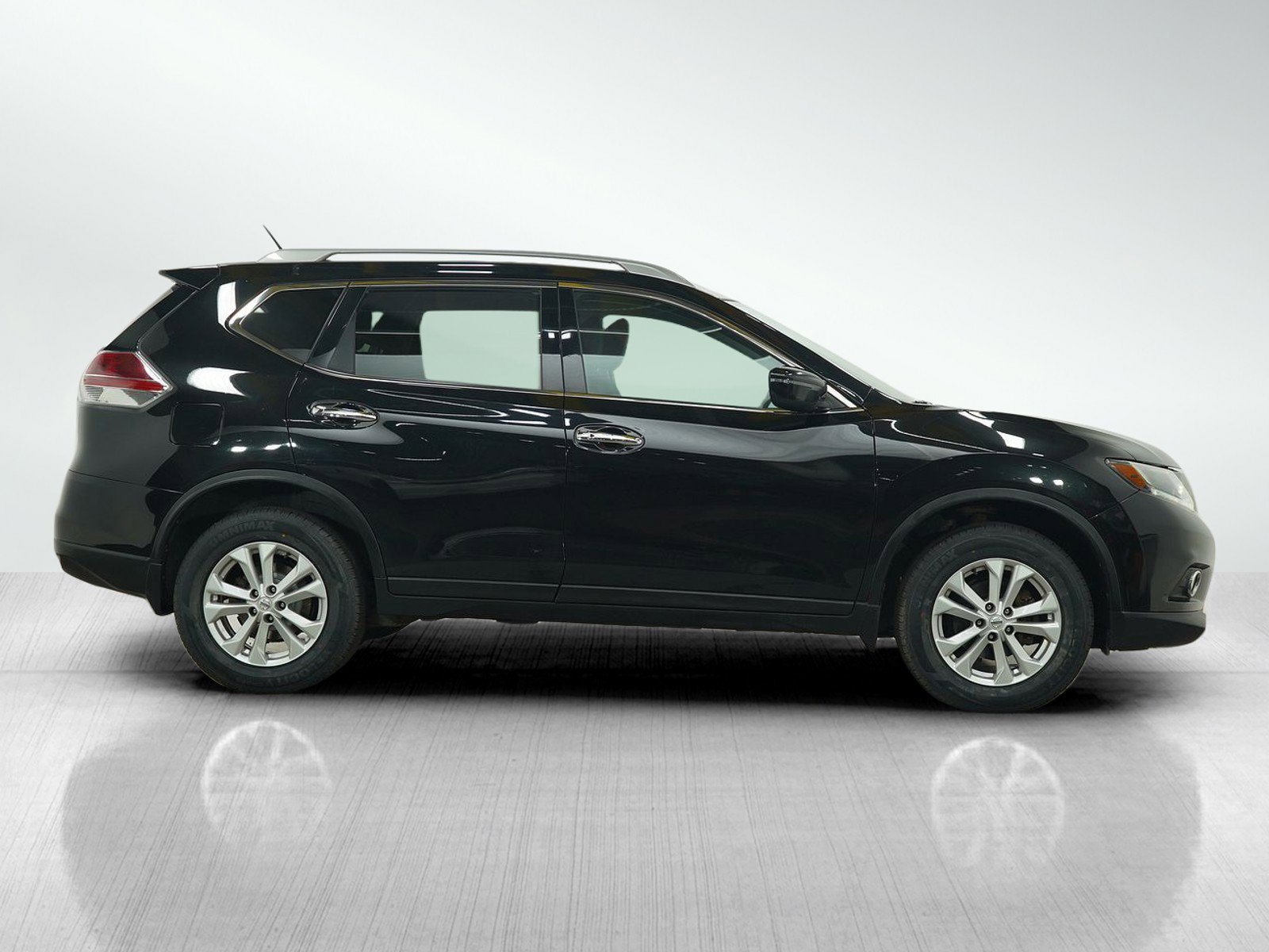 2016 Nissan Rogue SV photo 5