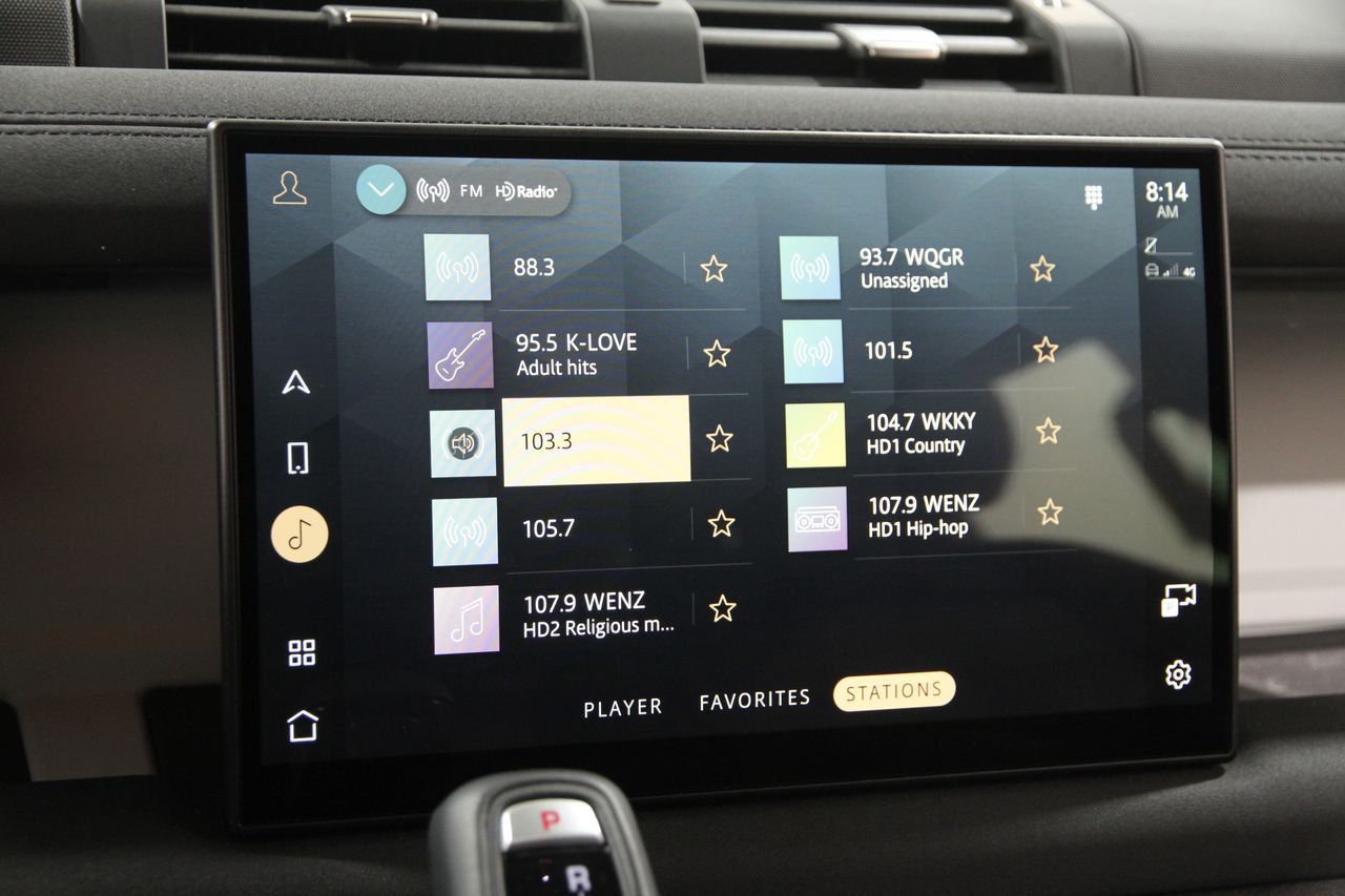 2023 Land Rover Defender 130 X-Dynamic SE photo 10