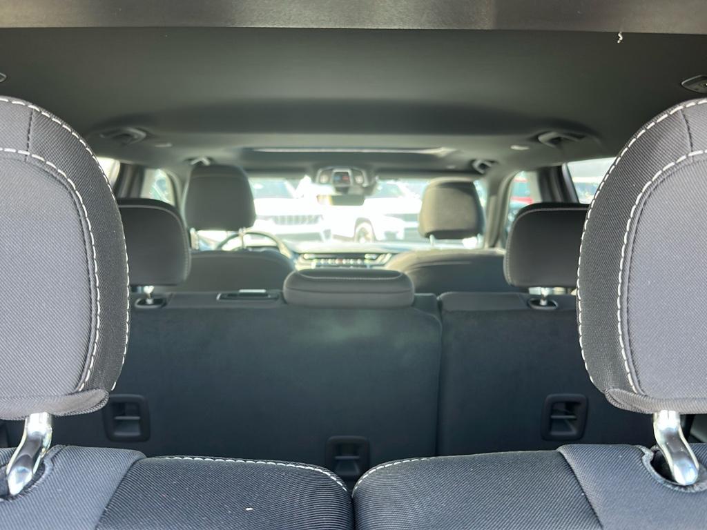 2025 Jeep Grand Cherokee Laredo X photo 9