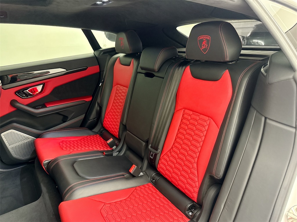 2022 Lamborghini Urus photo 25