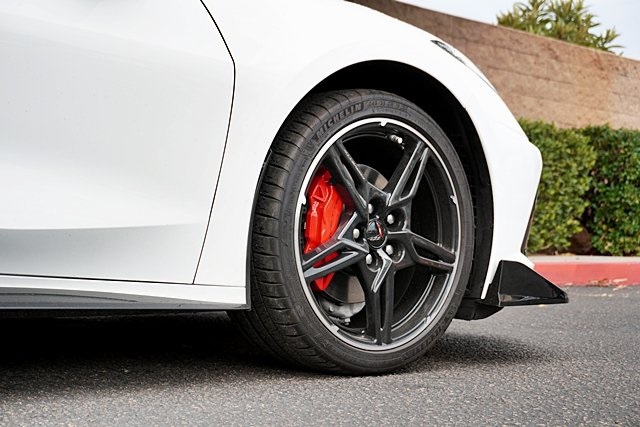 Used 2021 White Chevrolet Stingray image 8