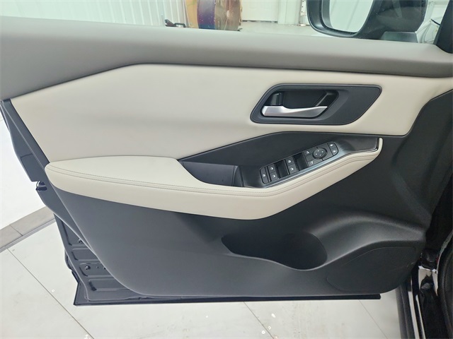 2025 Nissan Rogue SV photo 28