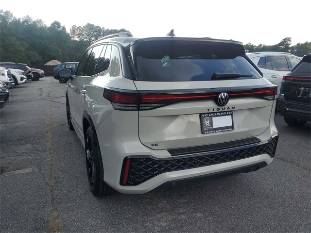 2025 Volkswagen Tiguan SE R-Line Black photo 3
