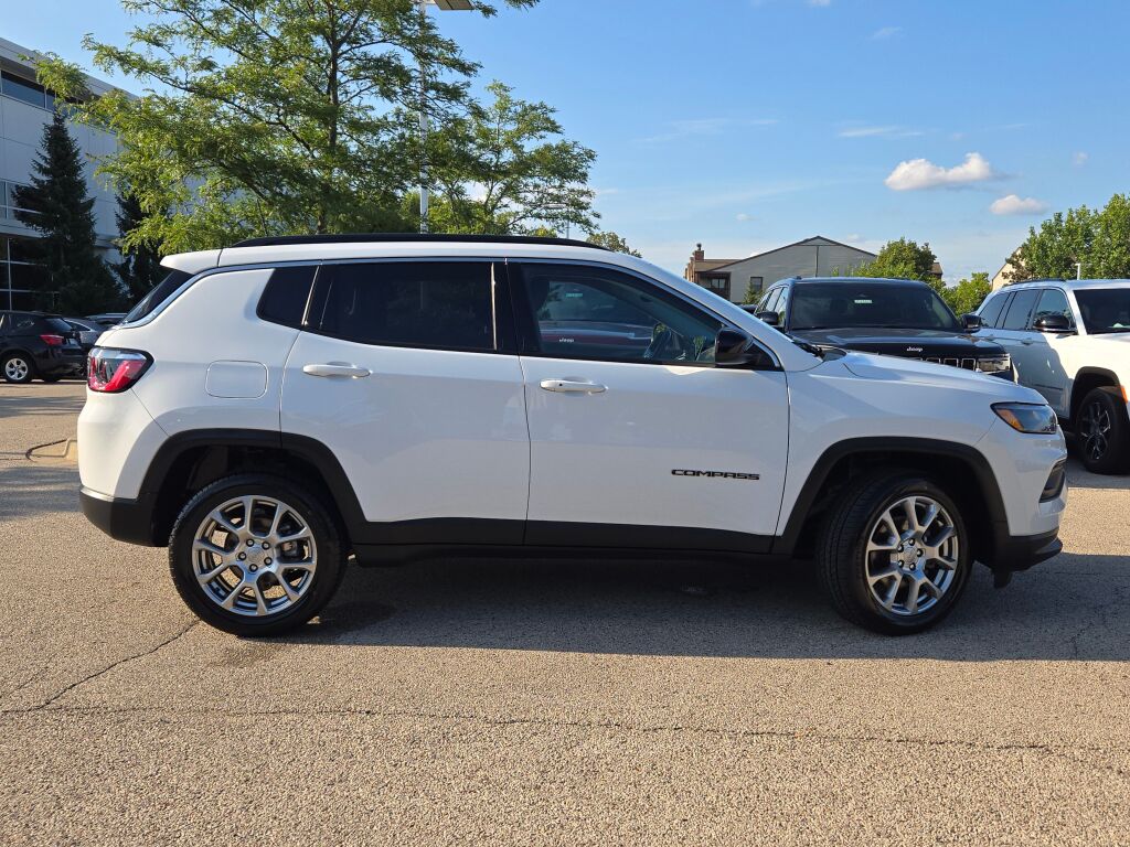 2022 Jeep Compass Latitude Lux photo 5