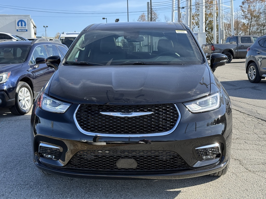 2026 Chrysler Pacifica photo 2