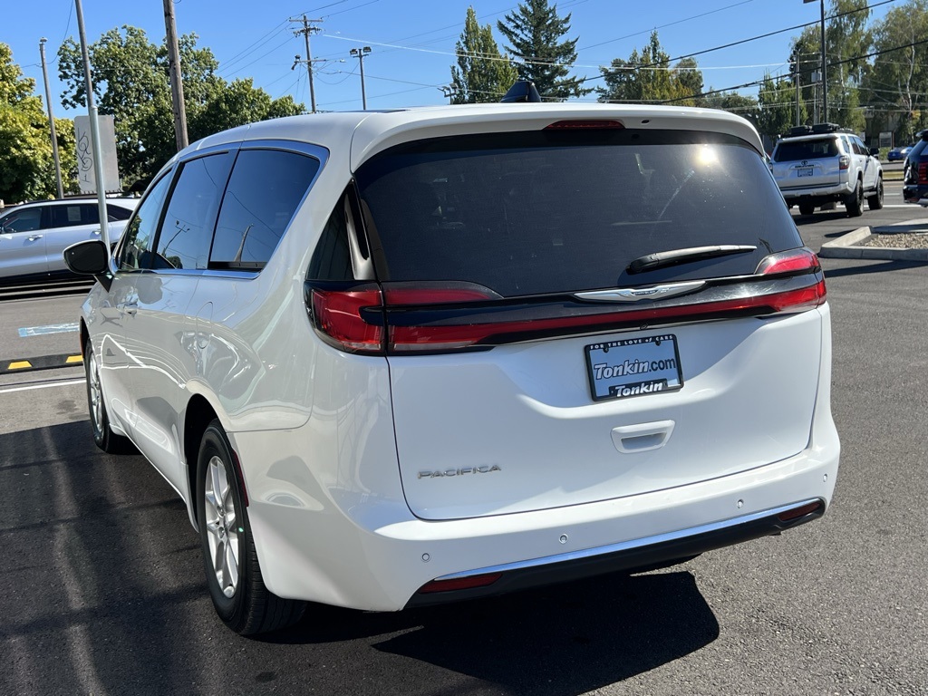 2023 Chrysler Pacifica Touring L photo 4