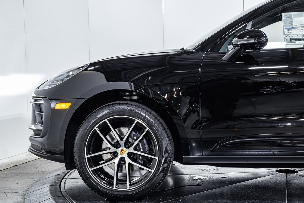 2025 Porsche Macan T photo 19