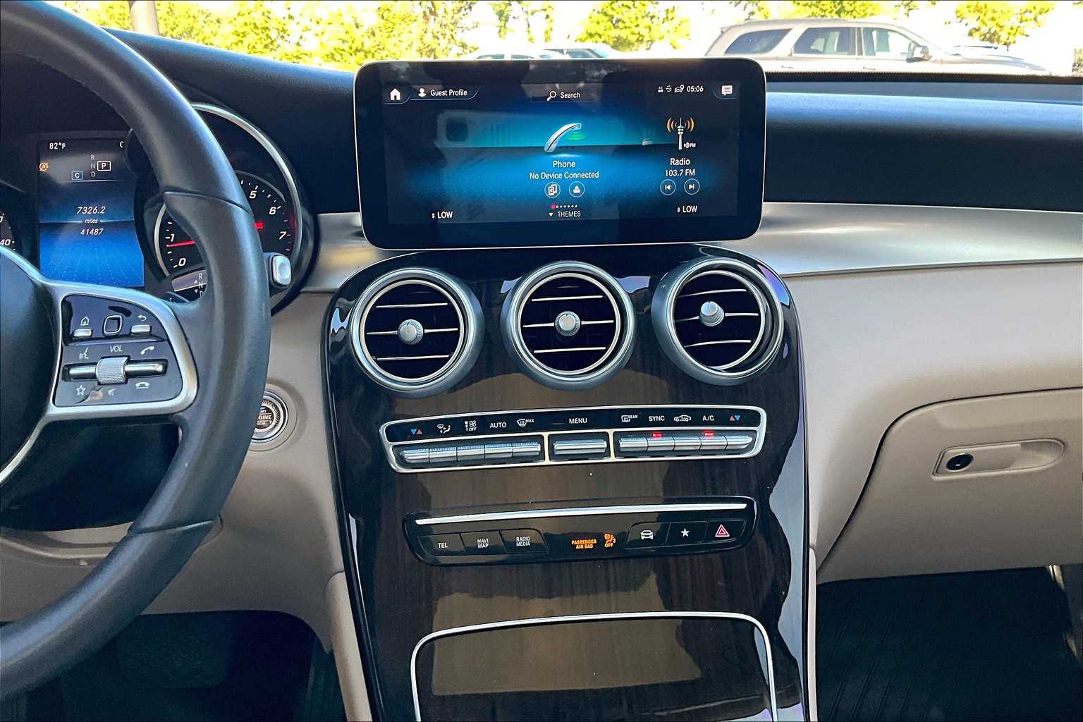 2022 Mercedes Benz GLC 300 photo 6