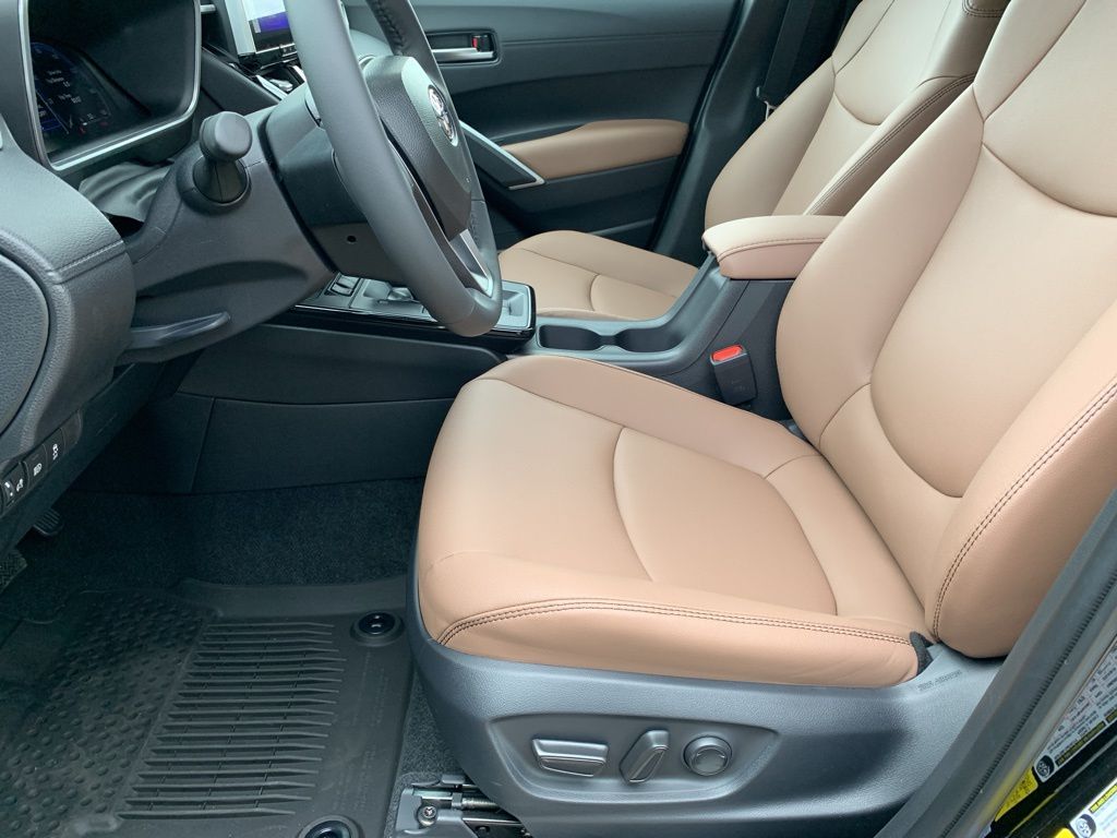 2026 Toyota Corolla Cross XLE photo 4