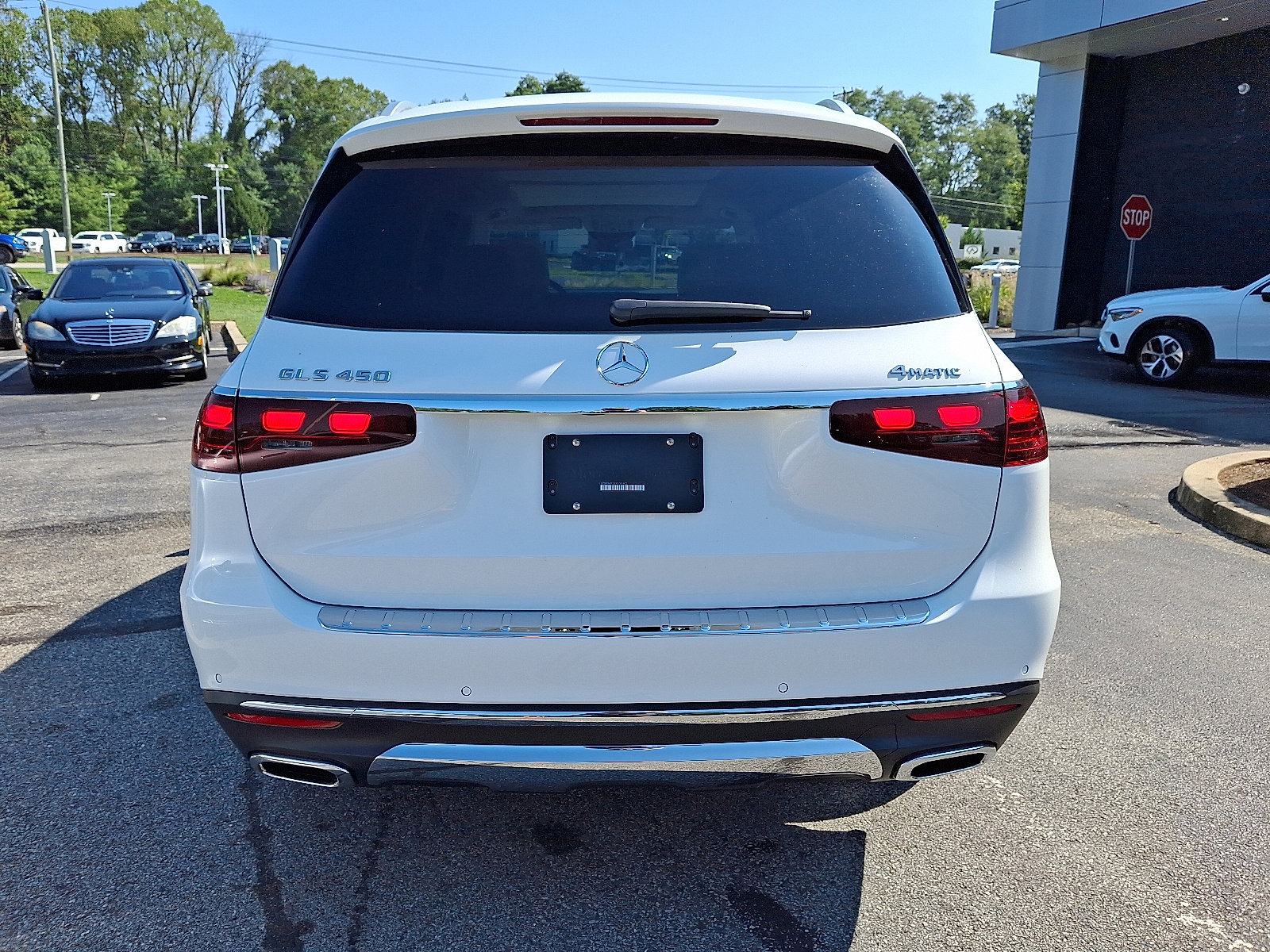 2026 Mercedes Benz GLS 450 4MATIC photo 4